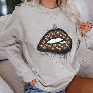 From Sheshow website, super warm sweatshirt size M